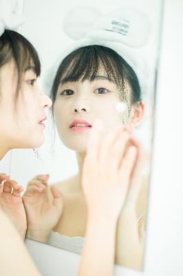 春潮烂漫海棠红